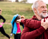 Gimasio, hombre mayor, ejercicio, estilo de vida.