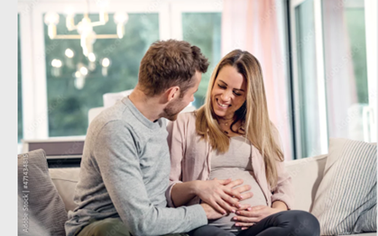 Mujer embarazada, pareja, familia.